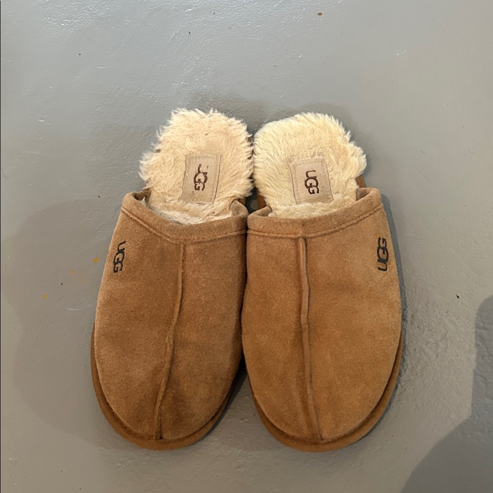 Women's UGG Pearle Slipper in Cognac, Size 9
UGG Chestnut Suede Slippers